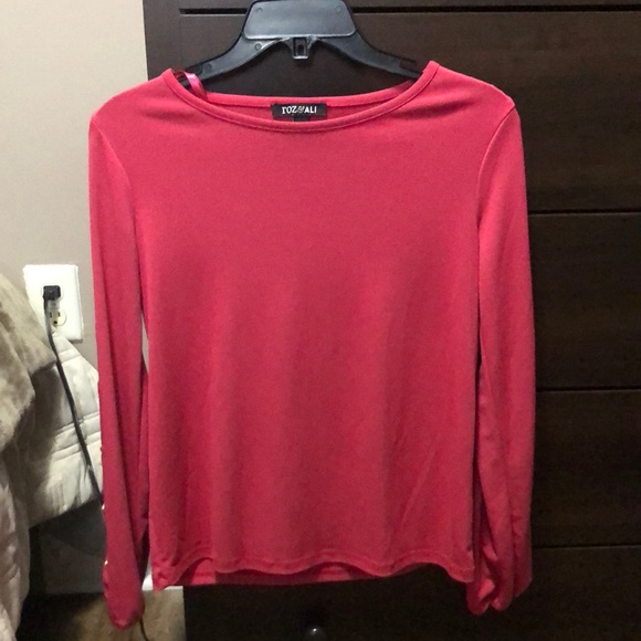 🪷 5/$10 🪷 Roz Ali Beautiful pink top with a detailed golden buttons on sleeves - Picture 2 of 5